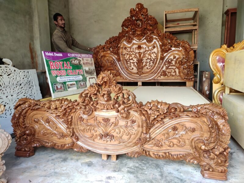 Woodino Antique Style Hand Carved Teak Wood Bed
